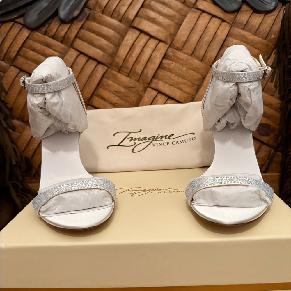 NIB Imagine Vince Camuto Reshi3 Embellished Pure White Heels Size 7.5